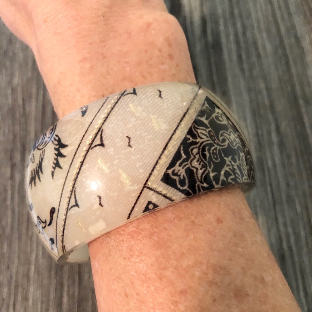 Vintage Acrylic Bangle Bracelet